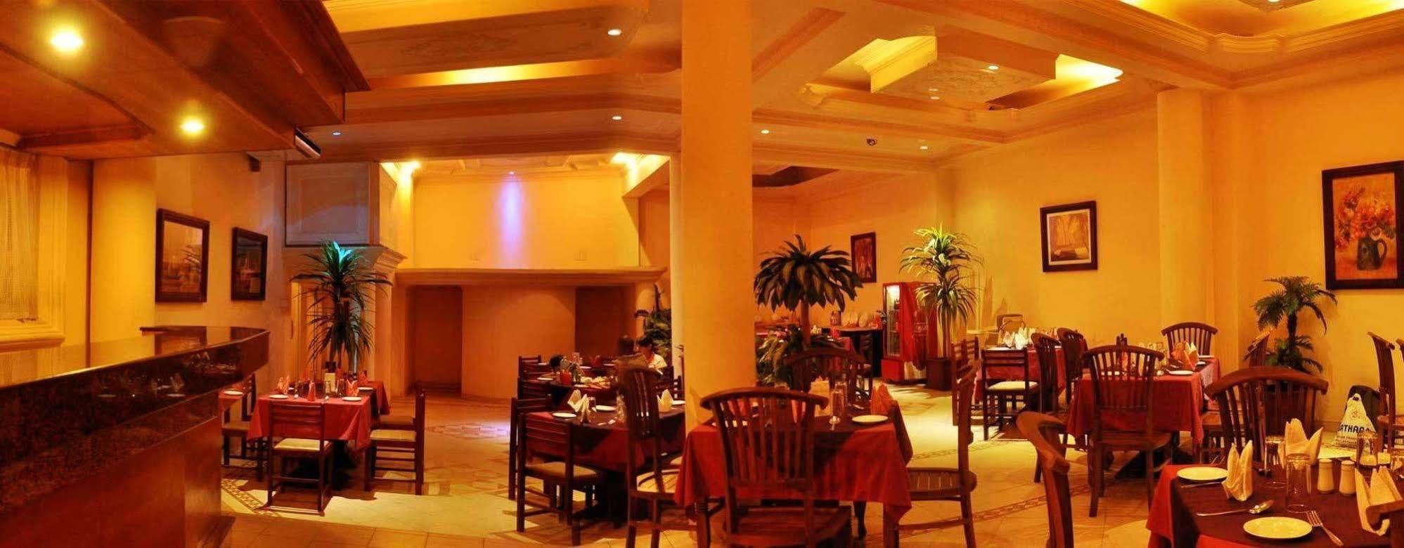 Oyo 317 Choy'S Waterfront Residence Negombo Bagian luar foto