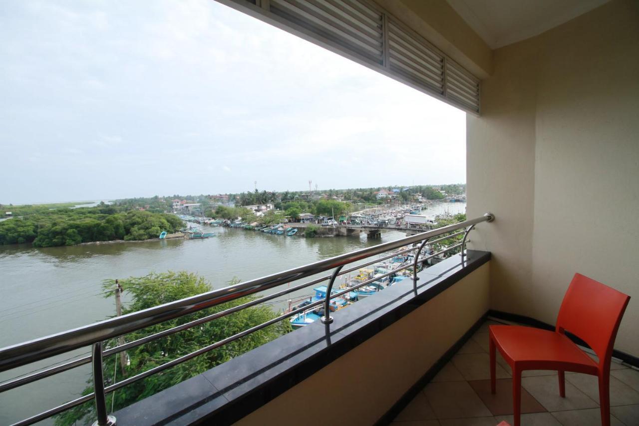 Oyo 317 Choy'S Waterfront Residence Negombo Bagian luar foto